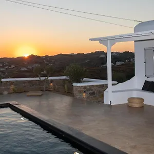 Little Amid Super Paradise-jackieo' Mykonos , Super Paradise Beach (Mykonos) Griekenland